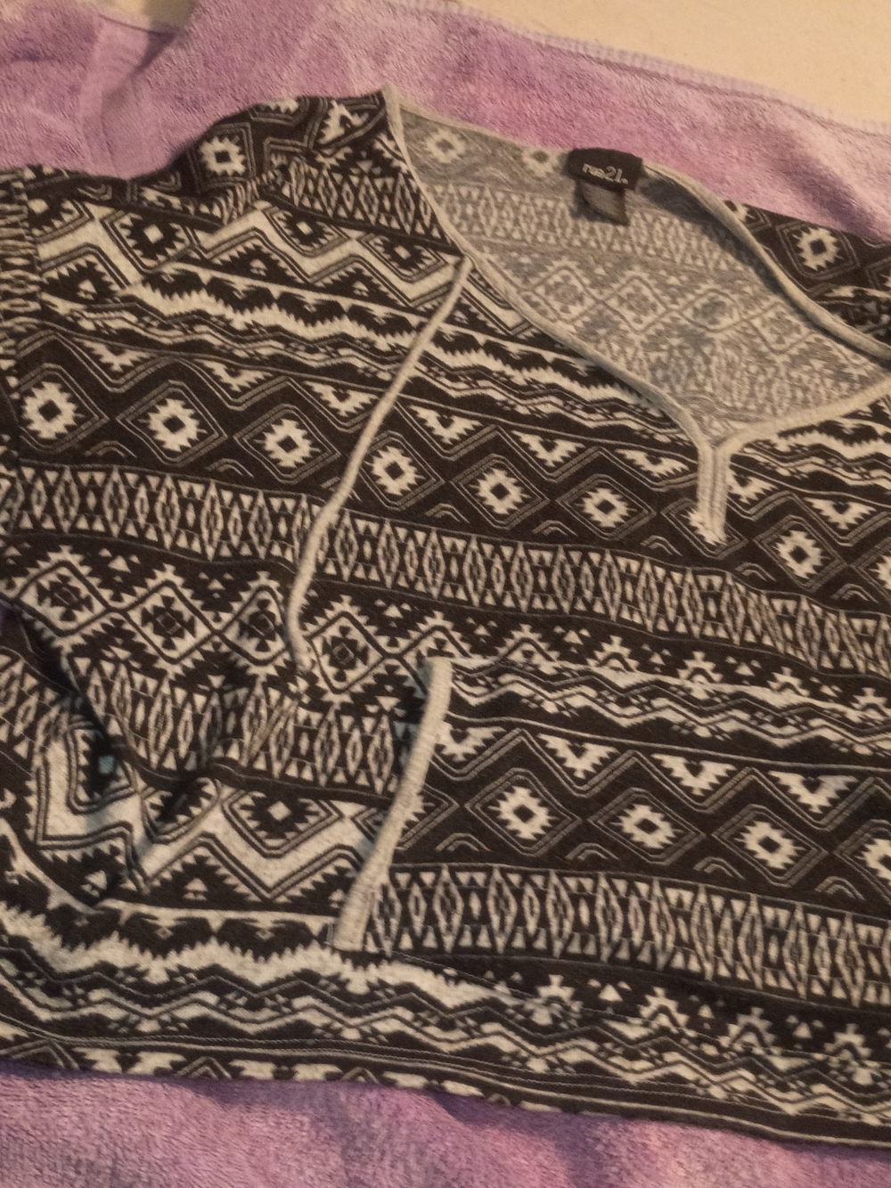 Rue21 Black and White V-Neck Patterned Men's Sweater